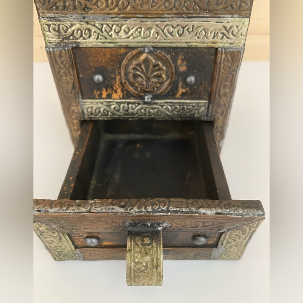 SOLD Moroccan Coffee Grinder Vintage Hand Crank Ornate Brass Metal & Wood Boho - Picture 9 of 14